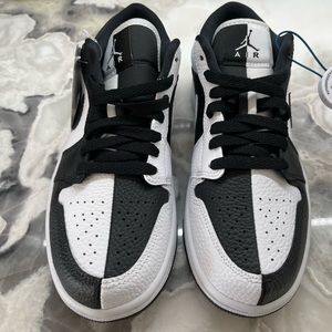 Womens size 7 Jordan 1 Low Homage